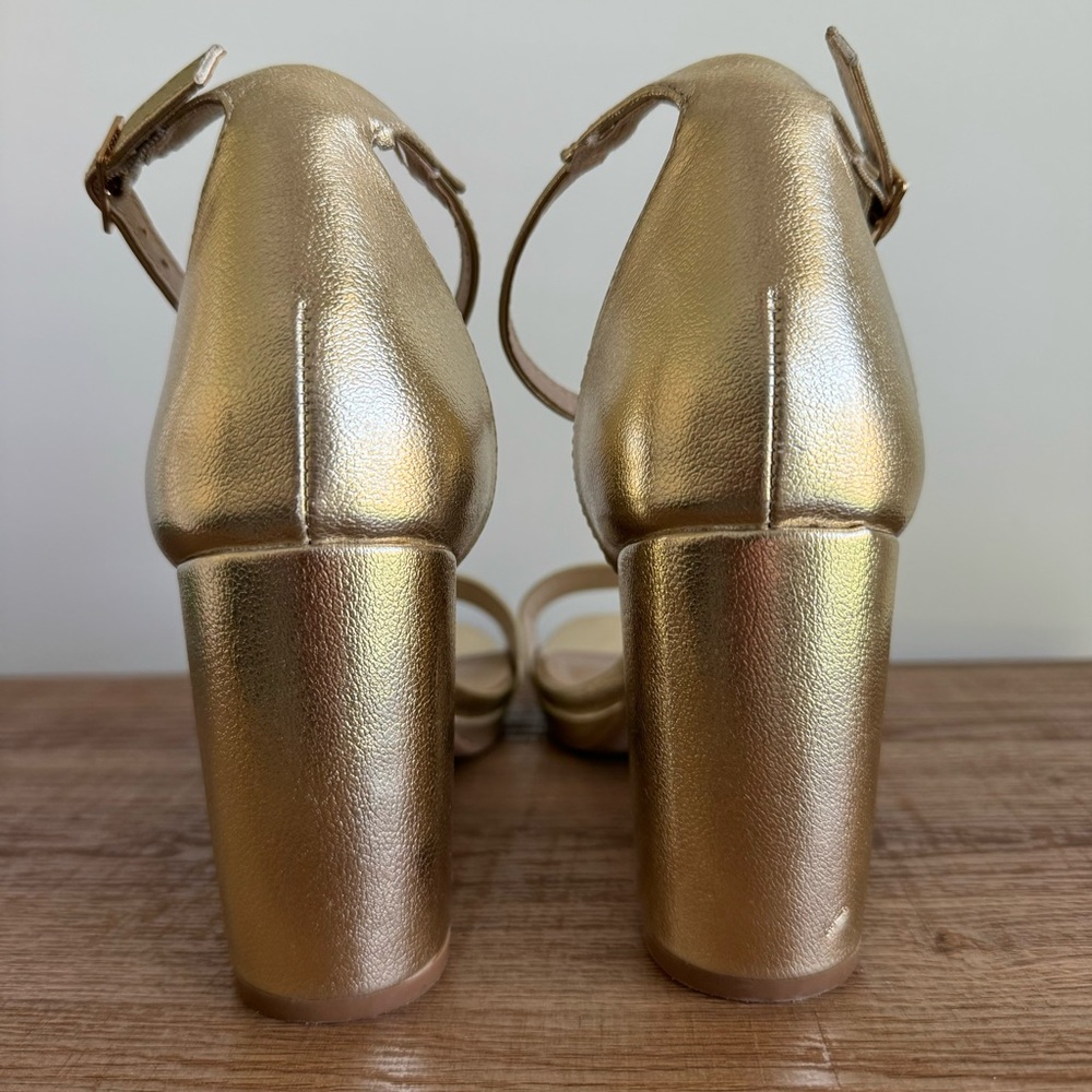 Chinese Laundry- Women’s Teri New Metallic Heeled Sandal in Gold size 7.5 - Picture 5 of 12
